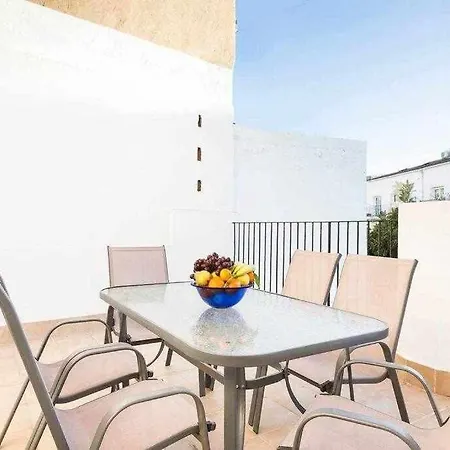 Malvasia Paz En El Corazon De Sitges