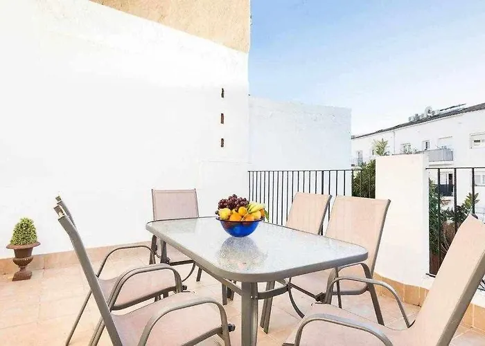 Malvasia Paz En El Corazón De Sitges